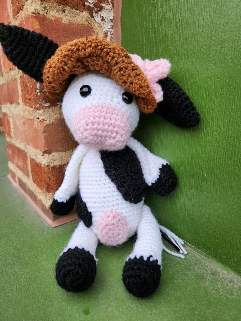 Chelse the Cow Amigurumi crochet kit